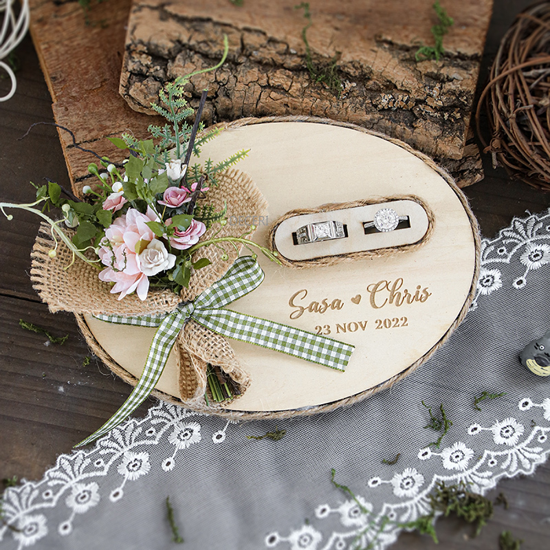 Custom Oval Wooden Flowers Eng - مراجعة Ring Bearer Pillow وسعره