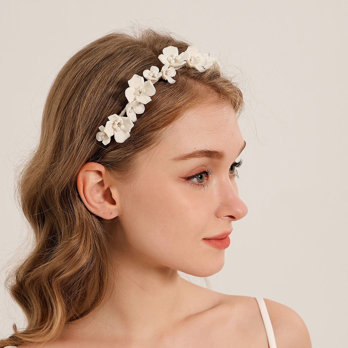 Efily Bride White Flower Hair  - مراجعة Wedding Supply List وسعره
