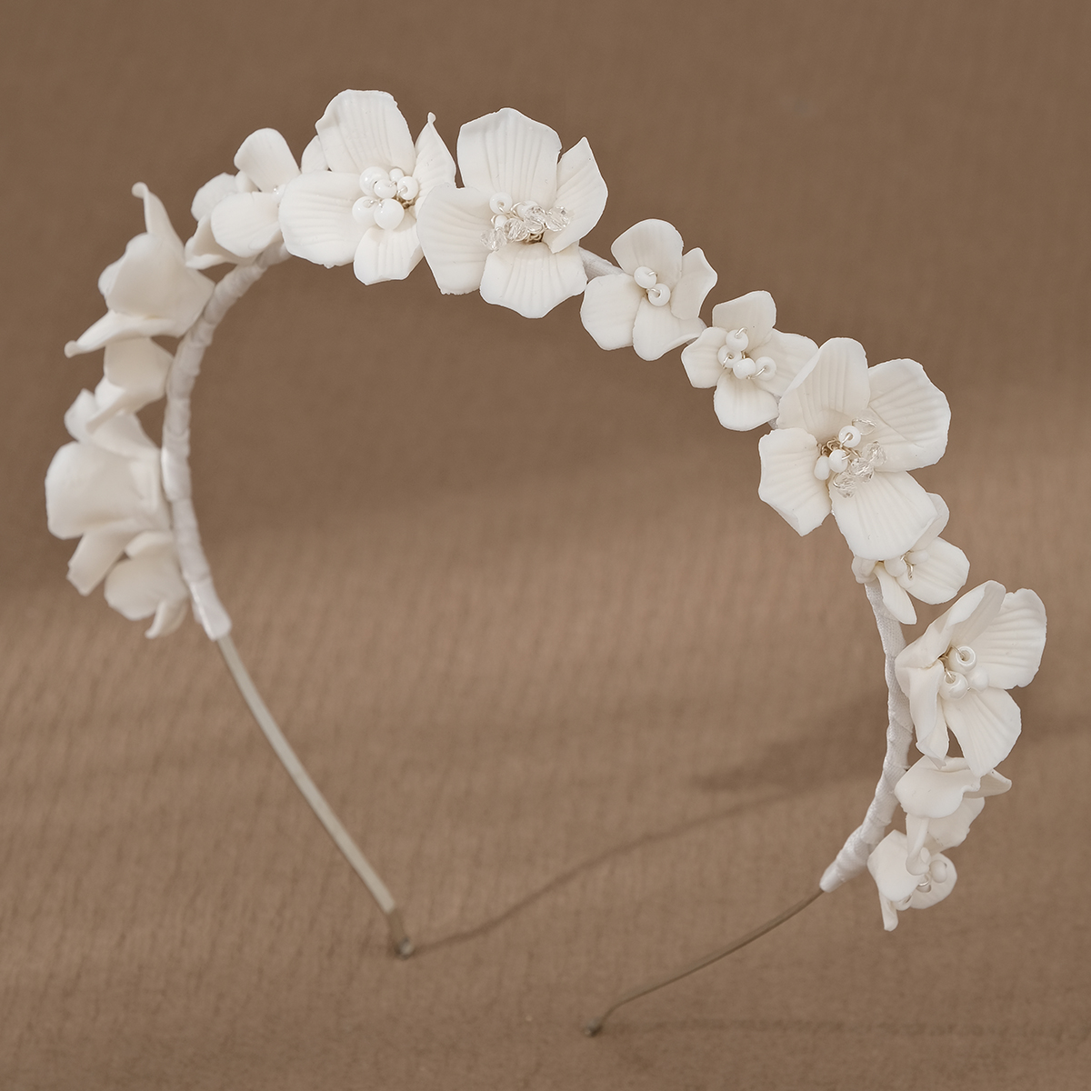 Efily Bride White Flower Hair  - مراجعة Wedding Supply List وسعره