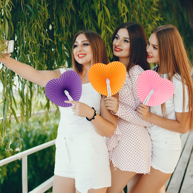 Colorful Heart Shaped Fan to G - مراجعة Wedding Supply List وسعره