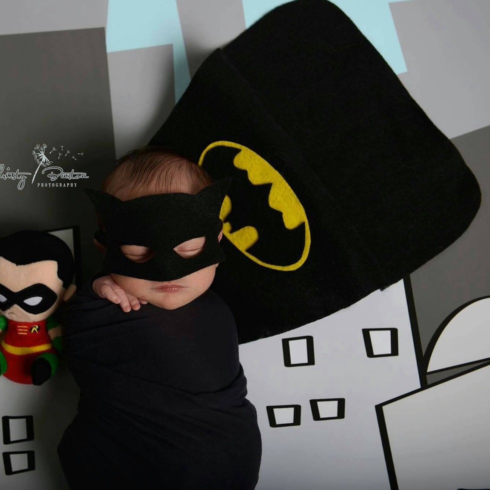Newborn Baby Batman Cape and W - مراجعة Photo Booth Prop وسعره
